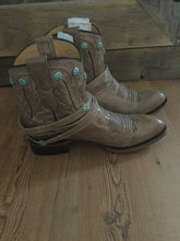 Roper Wanda Burnished Tand Vamp